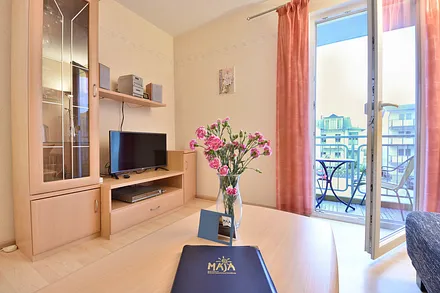 Wohnzimmer mit Balkon