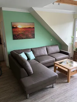 Wohnzimmer mit Blick auf Balkon