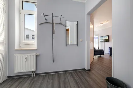 Der Flur mit Garderobe.