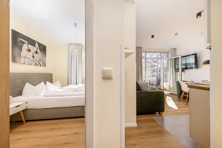 Der Blick vom Flur in die Zimmer.