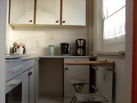 Küche mit kleiner Sitzmöglichkeit