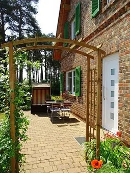 Eingangsbereich mit Terasse