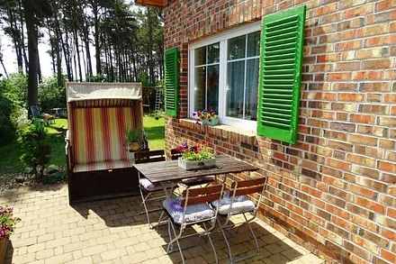 Terasse mit Grill und Sitzmöbel