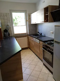 Küche mit Durchreiche zum Esszimmer