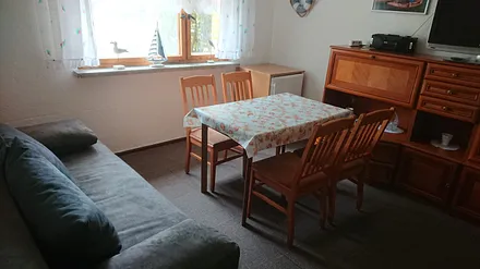 Wohnstube mit Essbereich und TV