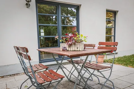 Terrasse mit Grill und Sitzmöbel