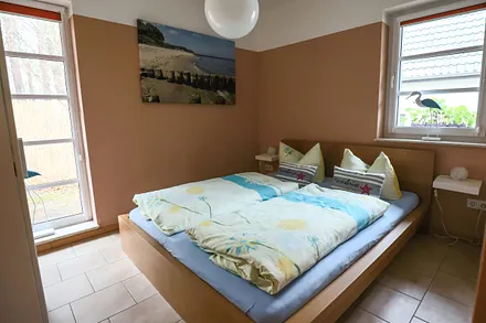 Schlafzimmer mit Doppelbett