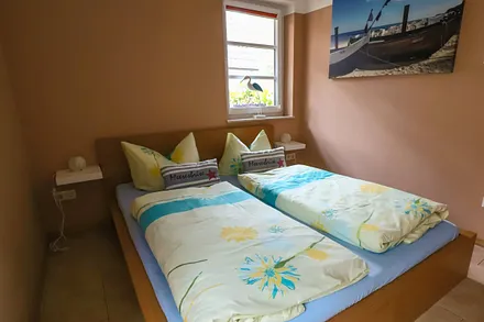 Schlafzimmer mit Doppelbett