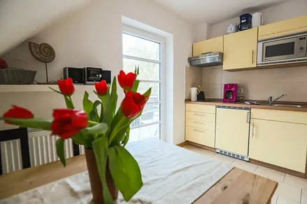 Küchenzeile mit Essbereich