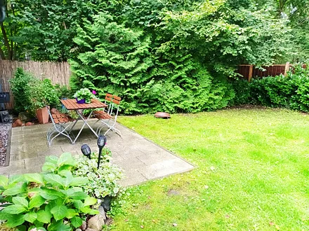 Terrasse hinterm Haus