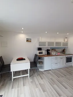 Küchenzeile mit Essbereich