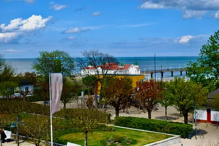 Blick von der Veranda auf die Ahlbecker Seebrücke.
