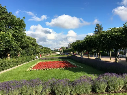 Die Ahlbecker Strandpromenade im Sommer.