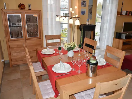 Ausziehbarer Eßtisch im Wohnbereich