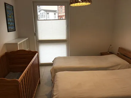 Schlafzimmer 2 mit Babybett