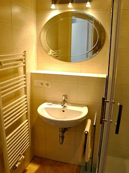 Bad: Dusche, WC, Fön, Fußbodenheizung