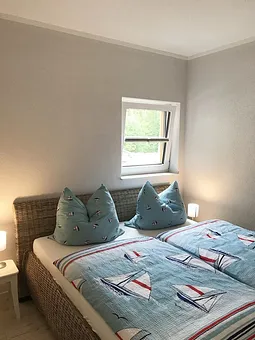 Schlafzimmer mit Doppelbett