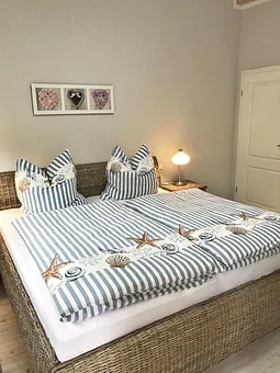 Schlafzimmer mit Doppelbett