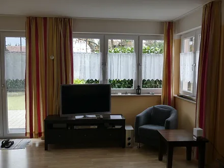 Wohnzimmer, Fernseher - Radio DVD- Blick zur Terrasse - Garten