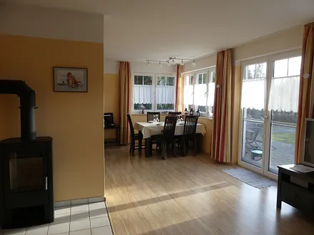 Blick von der Couch zum Essplatz