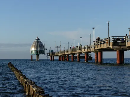 Seebrücke mit Tauchgondel