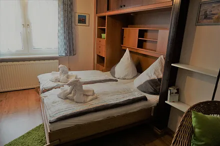 weiteres Schlafzimmer mit Doppelbett