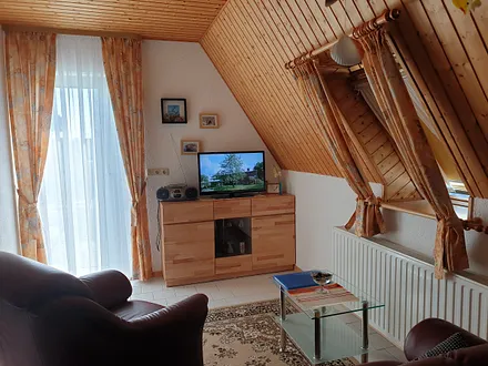 Wohnraum mit Ausgang zum Balkon