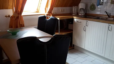 Küchenzeile mit Essbereich