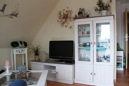 Wohnraum - Fernsehboard und Vitrine