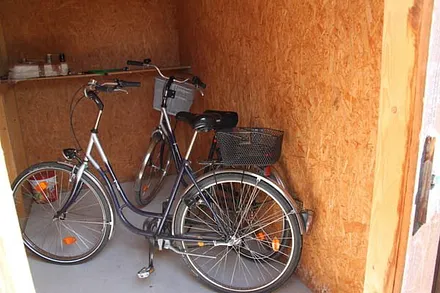Abstellraum mit nutzbaren Fahrrädern