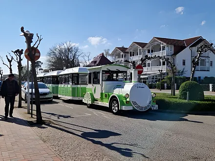 Uns lütt Bahn. Auch diese ist mit Rollis befahrbar und kostenlos.