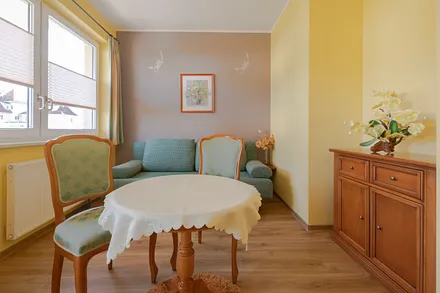 kleines WZ mit bequemer Doppelschlafcouch