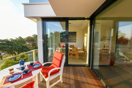 Bodentiefe Fenster bieten einen grandiosem Meerblick!