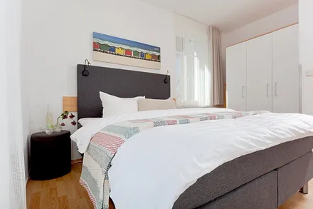 Schlafzimmer mit Doppelbett