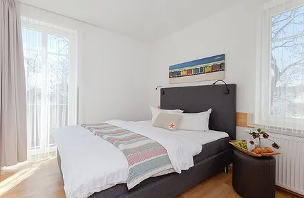 Schlafzimmer mit Doppelbett