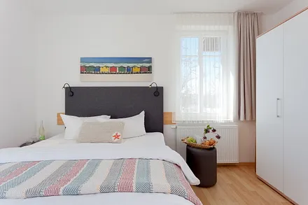 Schlafzimmer mit Doppelbett