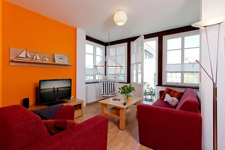 Wohnbereich mit angrenzender Terrasse