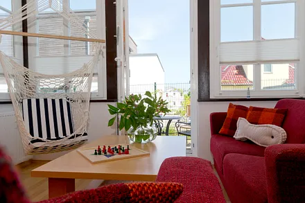 Wohnbereich mit angrenzender Terrasse