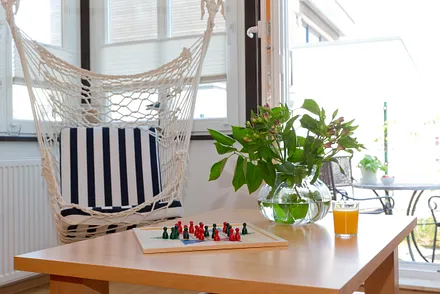 Wohnbereich mit angrenzender Terrasse