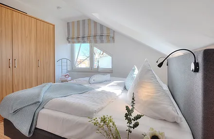 1. Schlafzimmer mit Doppelbett