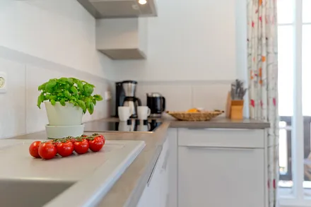 Kochbereich mit angrenzendem Balkon