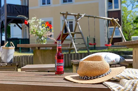 Garten mit Spielplatz