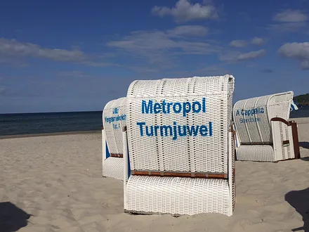 Von Mai bis September steht ein Strandkorb kostenfrei für Sie bereit.