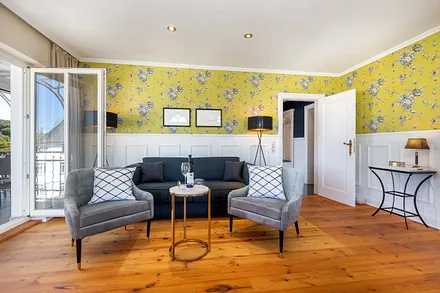 Auf der Couch kann für 1 Erwachsenen oder 2 Kinder aufgebettet werden.