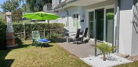 Terasse mit eigenem Garten und Grill