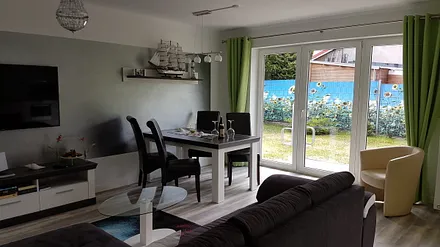 Essbereich mit Blick in den Garten