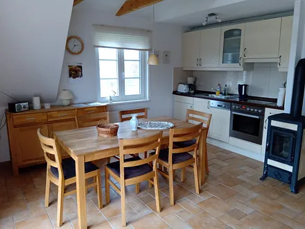 Küchenzeile mit Kamin