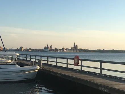 Blick von Altefähr auf die Hansestadt Stralsund