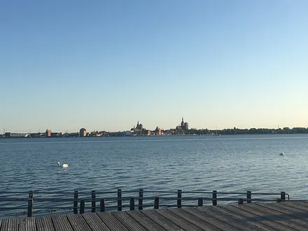 Blick von Altefähr auf die Hansestadt Stralsund