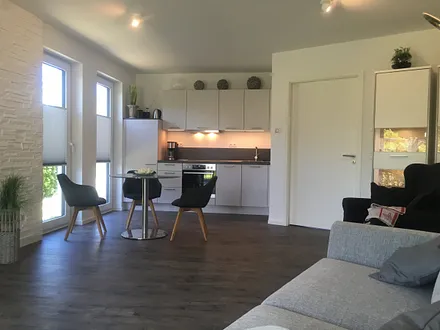 Das Wohnzimmer mit Esstisch